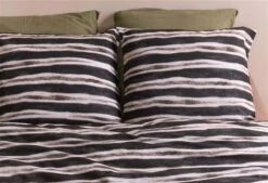 At Home By Beddinghouse Kontrast Bettwäsche Schwarz-Weiß 9 At Home By Beddinghouse Kontrast Bettwäsche Schwarz-Weiß -Schlafkomfort Rabattwelt beddinghouse ss 2021 0151 220996 60