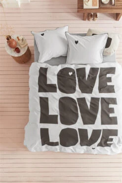 Vtwonen Bold Love Bettwäsche Naturell -Schlafkomfort Rabattwelt bold love natural de uv 135x200 0