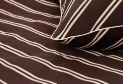 VTwonen Vt Wonen Diagonal Bettwäsche Dunkelrot 10 VTwonen Vt Wonen Diagonal Bettwäsche Dunkelrot -Schlafkomfort Rabattwelt diagonal dark red 40 detail