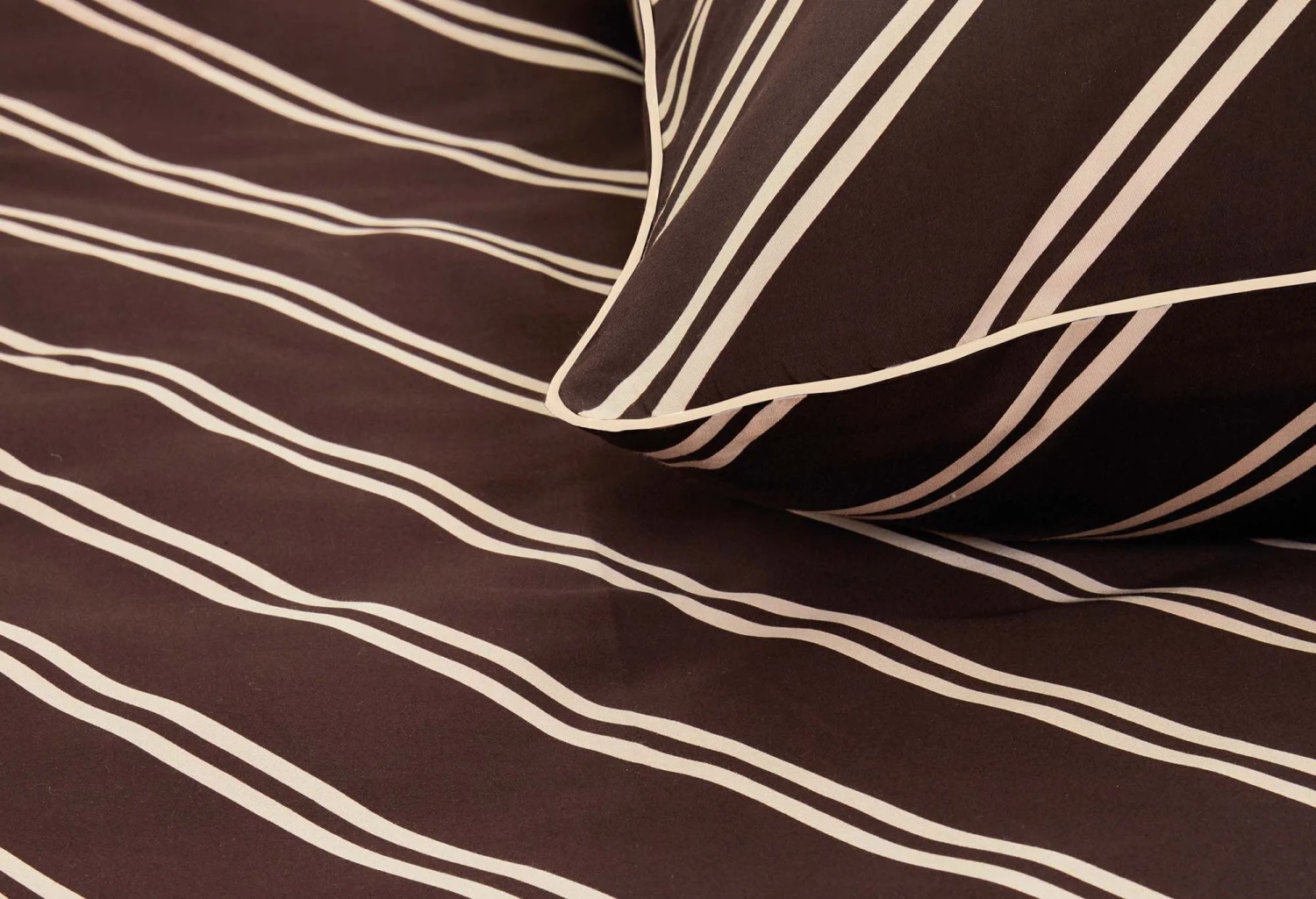 VTwonen Vt Wonen Diagonal Bettwäsche Dunkelrot 5 VTwonen Vt Wonen Diagonal Bettwäsche Dunkelrot – Bild 5