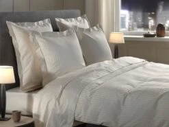 Heckett & Lane Banda Bettwäsche Beige -Schlafkomfort Rabattwelt heckett lane dekbedovertrek katoen satijn banda off white sfeer 2 kopie