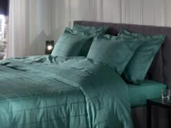 Heckett & Lane Diamante Bettwäsche Mineral Grün -Schlafkomfort Rabattwelt heckett lane dekbedovertrek katoen satijn diamante mineral green sfeer 2