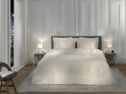 Heckett & Lane Diamante Bettwäsche Beige -Schlafkomfort Rabattwelt heckett lane dekbedovertrek katoen satijn diamante off white sfeer 1