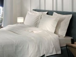 Heckett & Lane Diamante Bettwäsche Beige -Schlafkomfort Rabattwelt heckett lane dekbedovertrek katoen satijn diamante off white sfeer 2