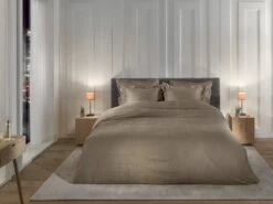 Heckett & Lane Diamante Bettwäsche Taupe Grau -Schlafkomfort Rabattwelt heckett lane dekbedovertrek katoen satijn diamante taupe grey sfeer 1