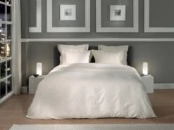 Heckett & Lane Punto Bettwäsche Beige -Schlafkomfort Rabattwelt heckett lane dekbedovertrek katoen satijn punto off white sfeer 1