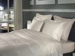 Heckett & Lane Punto Bettwäsche Beige -Schlafkomfort Rabattwelt heckett lane dekbedovertrek katoen satijn punto off white sfeer 2